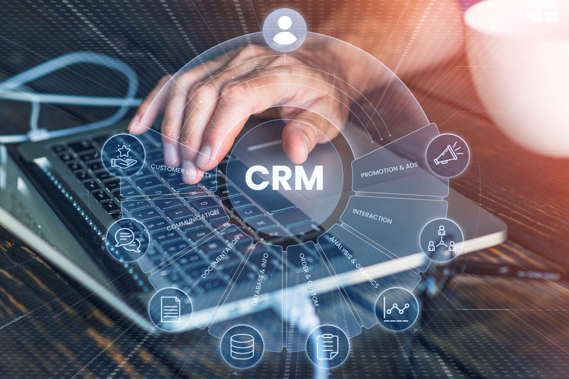 نرمافزار CRM چگونه شرکتها را متحول میکند؟ مزایا و سفارش سفارشی از DevMage